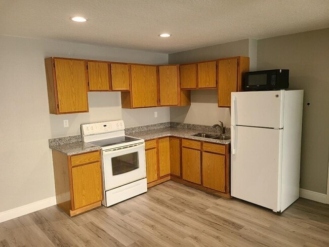 2865 Kirby Cir NE, Unit B in Palm Bay, FL - Foto de edificio - Building Photo