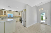 2388 E Edgewater Dr in Palm Beach Gardens, FL - Foto de edificio - Building Photo