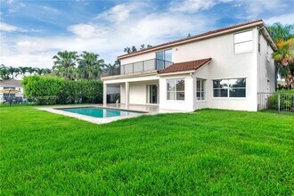 2527 Eagle Run Dr in Weston, FL - Building Photo - Building Photo