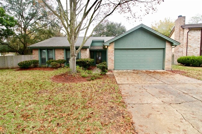 3146 Wagon Trail Dr in Sugar Land, TX - Building Photo - Building Photo