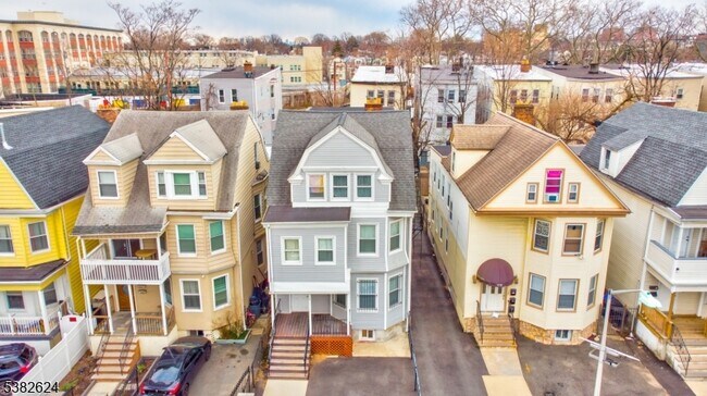 178 N 16th St in East Orange, NJ - Building Photo - Building Photo