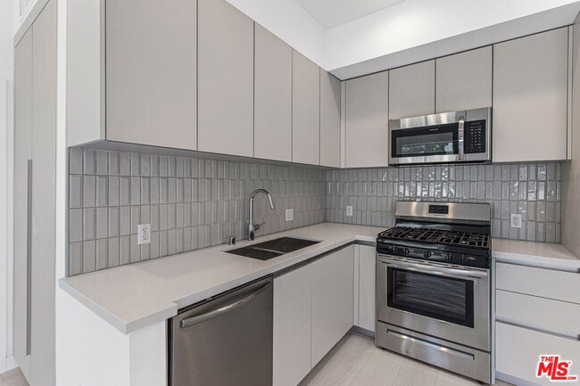 property at 11727 Kiowa Ave
