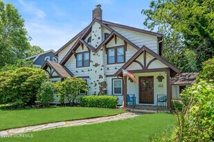 562 N Edgemere Dr in Allenhurst, NJ - Building Photo