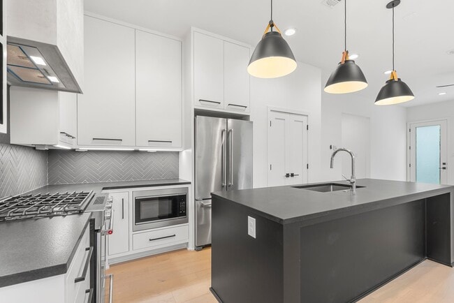 property at 3512 Mosley Ct