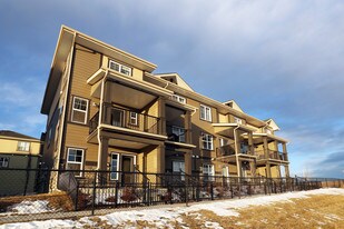 83 Evancrest Crt NW in Calgary, AB - Building Photo
