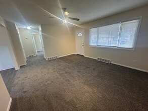 1325 Vermont Pl NE in Canton, OH - Building Photo - Building Photo