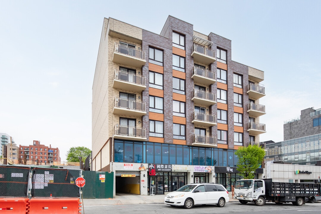 13812 Northern Blvd in Flushing, NY - Foto de edificio