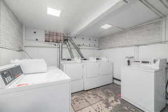 The Forneaux in Los Angeles, CA - Foto de edificio - Interior Photo