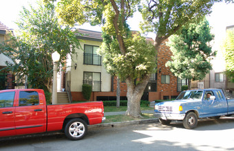 1211 N Columbus Ave in Glendale, CA - Building Photo - Building Photo