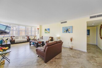 1980 S Ocean Dr, Unit 10P in Hallandale Beach, FL - Building Photo - Building Photo