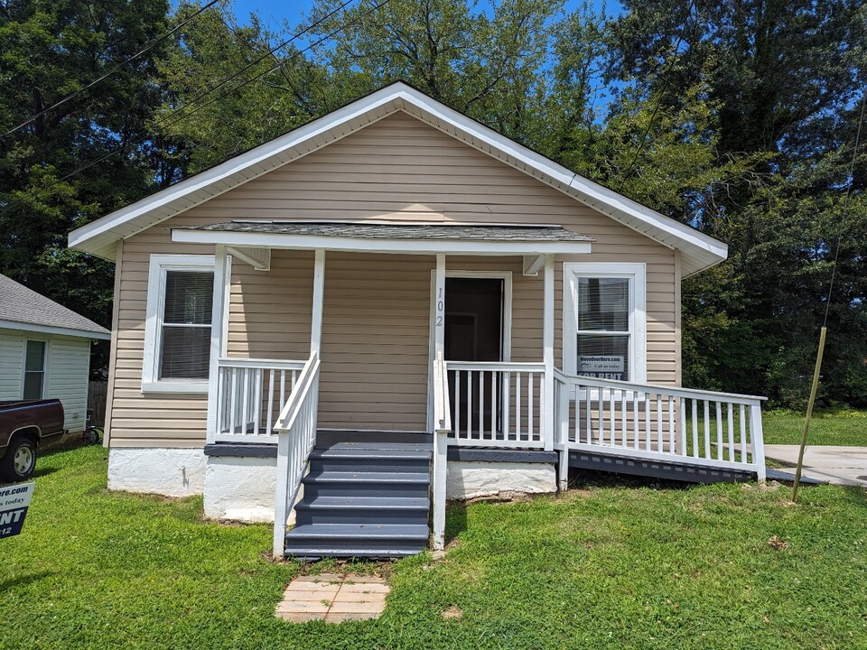 102 Taylor St in Greenville, SC - Building Photo