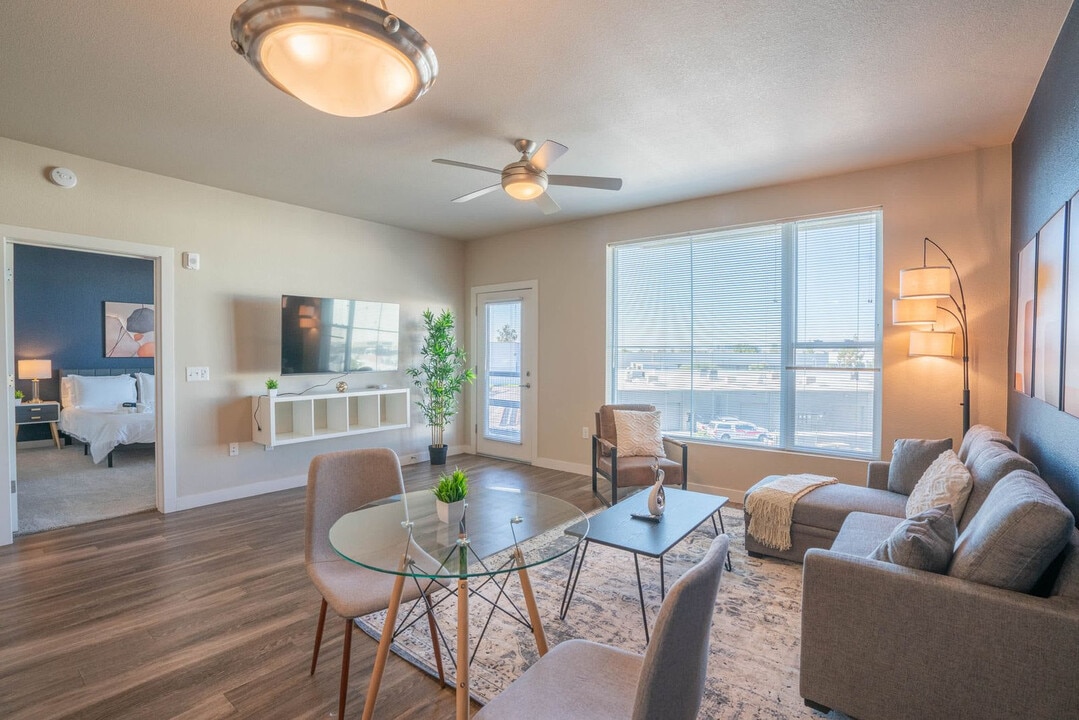 1890 S Country Club Way in Tempe, AZ - Building Photo