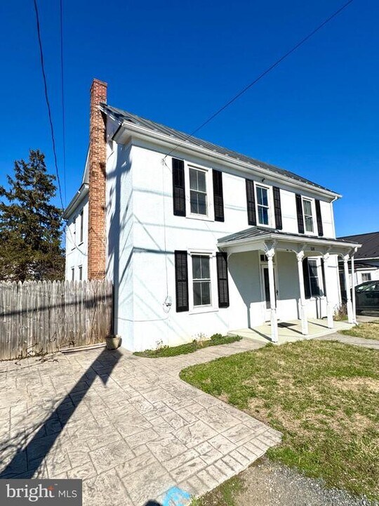 508 E Main St in Berryville, VA - Building Photo