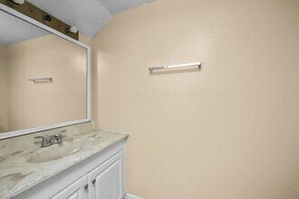 2137 Shiveley Cir in Houston, TX - Building Photo - Building Photo