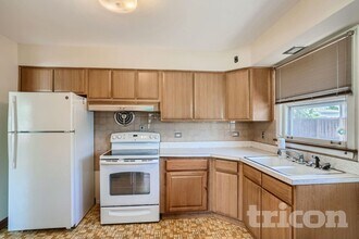 8512 Frontage Rd in Morton Grove, IL - Building Photo - Building Photo