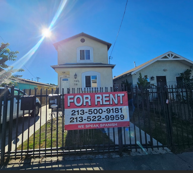 718 E 40th Pl in Los Angeles, CA - Building Photo - Building Photo