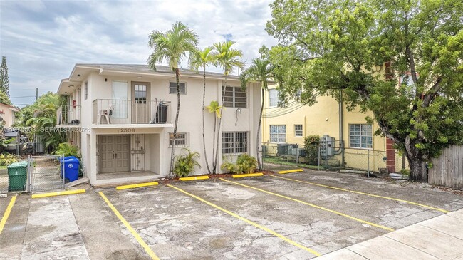 2506 SW 9th St in Miami, FL - Building Photo - Building Photo