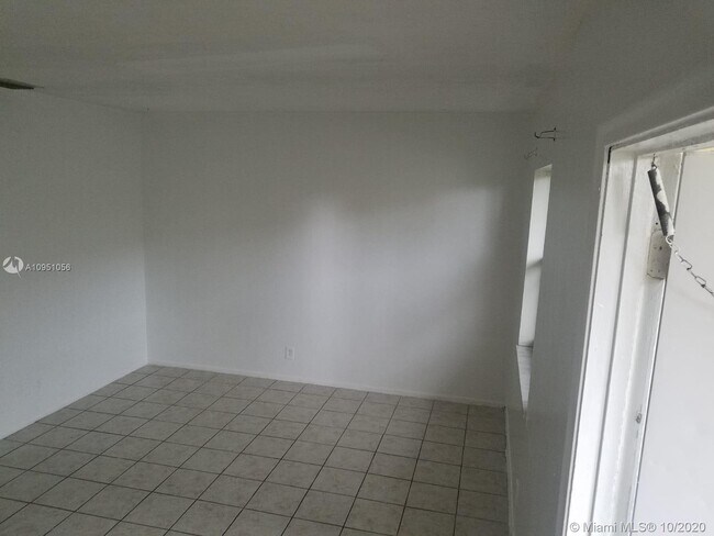 4151 NW 30th Terrace-Unit -3 in Lauderdale Lakes, FL - Foto de edificio - Building Photo