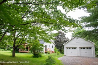 61 Schoolhouse Rd in New Lebanon, NY - Building Photo - Building Photo