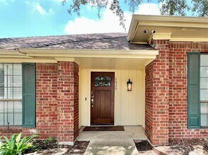 1929 Oakbluff Dr in Carrollton, TX - Building Photo - Building Photo