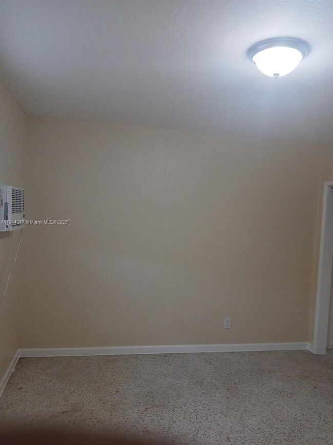 115 Roberts Rd in Homestead, FL - Foto de edificio - Building Photo