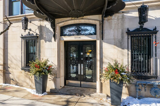 2130-2132 N Lincoln Park W in Chicago, IL - Foto de edificio - Building Photo