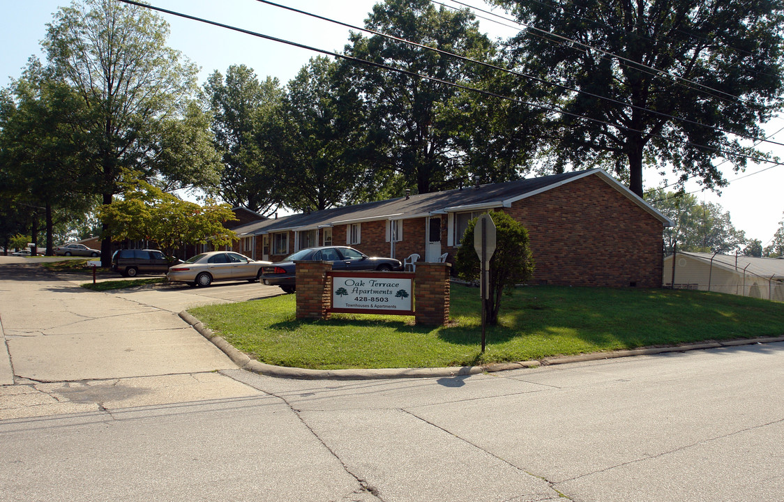 Oak Terrace Apartments in Parkersburg, WV - Building Photo