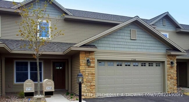 1710 N Creek Cir in Marquette, MI - Building Photo - Building Photo