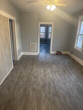 304 Arthur Ave in Hobart, IN - Foto de edificio - Building Photo