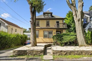 46 Richland Rd, Unit 2 in Greenwich, CT - Building Photo