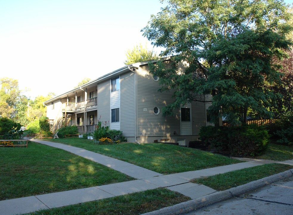 College Hill in Bellevue, NE - Building Photo