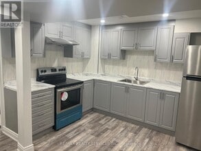 59 Sugarberry Dr in Brampton, ON - Building Photo - Building Photo