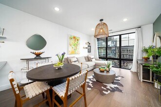 386 5th St, Unit 404 in Jersey City, NJ - Building Photo - Building Photo