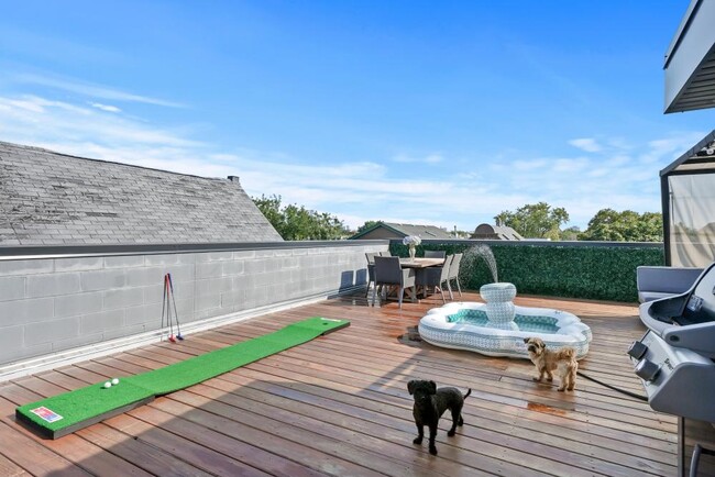 2240 W Medill Ave in Chicago, IL - Building Photo - Building Photo