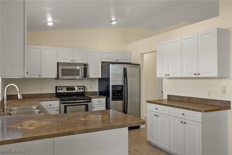 514 NE 19th Ct in Cape Coral, FL - Building Photo - Building Photo
