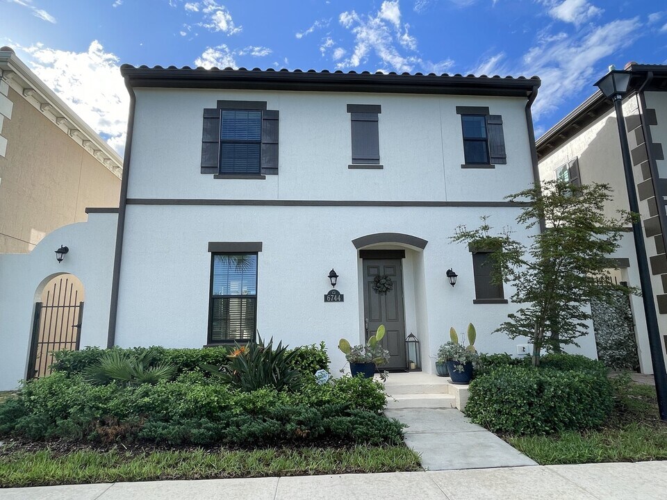 6744 Vista Hermosa Dr in Melbourne, FL - Building Photo