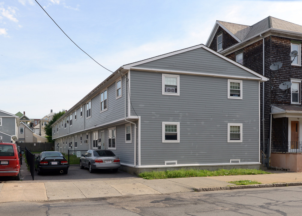 353 Sawyer St in New Bedford, MA - Building Photo