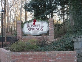 325 Warm Springs Cir in Roswell, GA - Building Photo