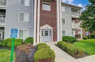 3044 Westminster Dr, Unit 310 in Beavercreek, OH - Building Photo