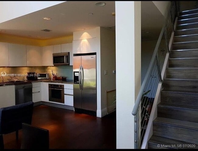 1050 Brickell Ave, Unit 1006 in Miami, FL - Building Photo - Building Photo