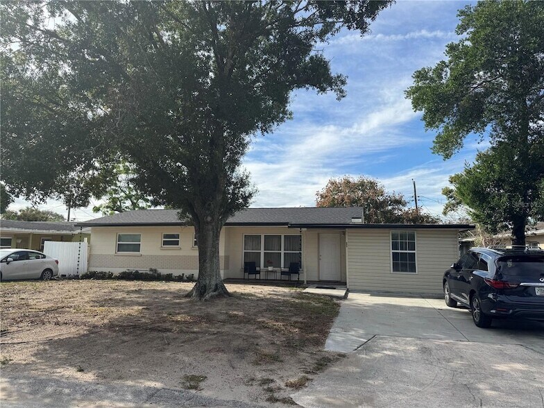 1735 Moose Dr in Lakeland, FL - Building Photo