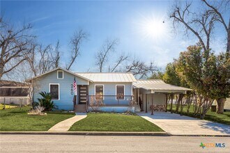260 S Hickory Ave in New Braunfels, TX - Building Photo - Building Photo
