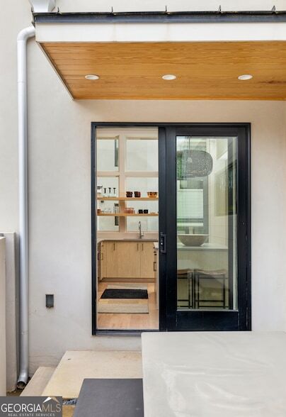 property at 1190 Mado Lp