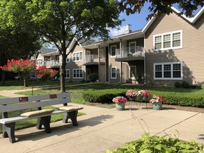 Hope Senior Apartments-62+ in Oxford, MI - Foto de edificio - Building Photo