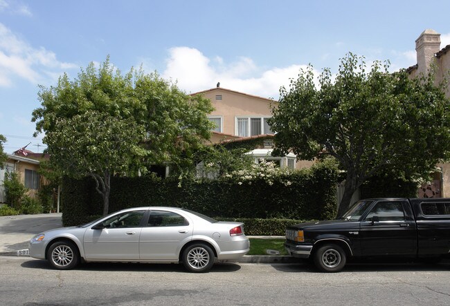 5913 Willoughby Ave in Los Angeles, CA - Building Photo - Building Photo