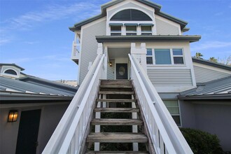 1206 Siesta Bayside Dr in Sarasota, FL - Foto de edificio - Building Photo