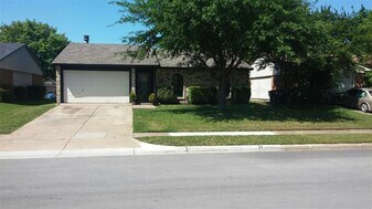 909 Rolling Ridge Dr in Allen, TX - Building Photo