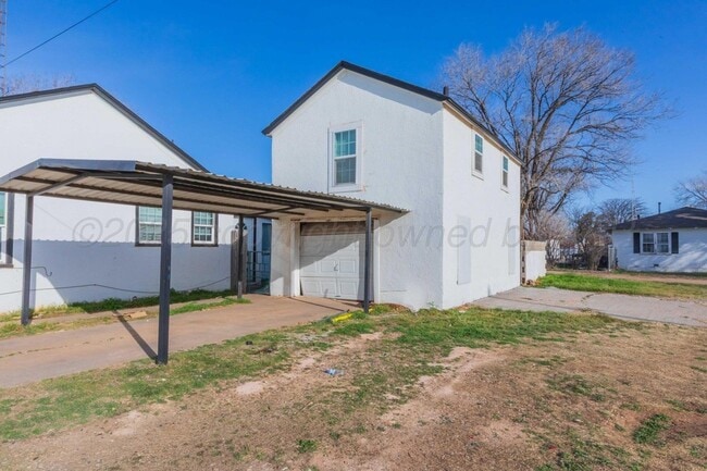 property at 525 SE 2nd St