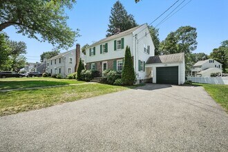 40 Fairway Dr in Newton, MA - Building Photo - Building Photo