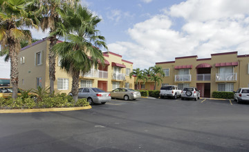 Mary's Apartments in Hialeah, FL - Building Photo - Building Photo